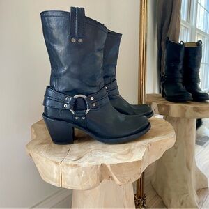 Vintage Frye Leather Harness Stack Heeled Boots in Black - 7.5